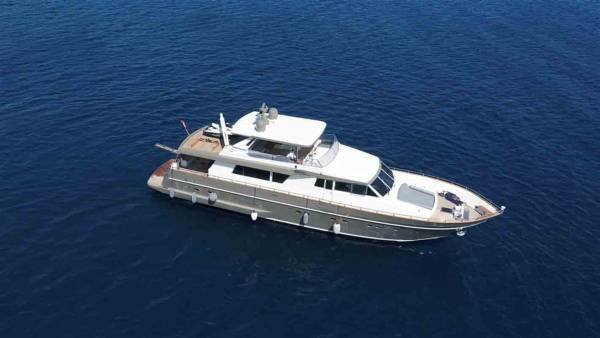 CUENTO YACHT CHARTER 11