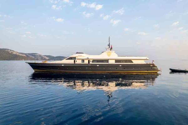 CUENTO YACHT CHARTER 5