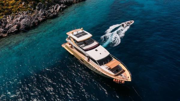 MOTORYACHT REIS