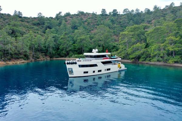 MOTORYACHT ÇINAR YILDIZI